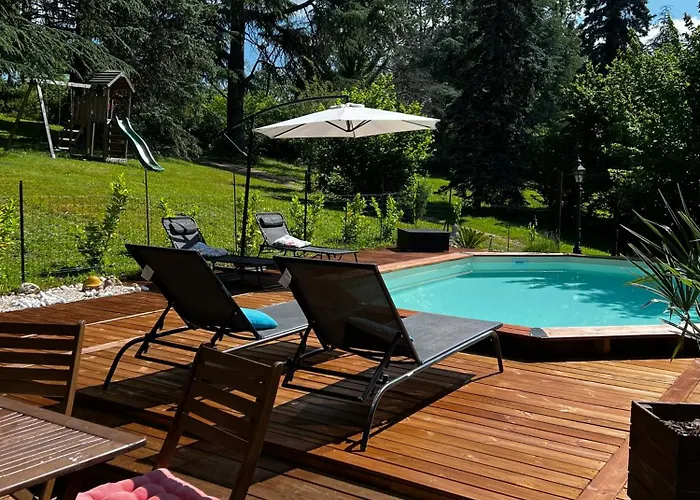 Semesterbostad Domaine Le Manoir, De Charme Et De Caractere Avec Piscines Privatisees Et Nordique Fossemagne